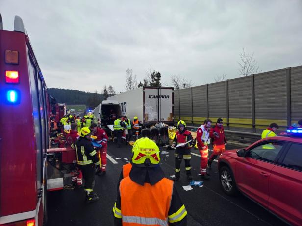 5 Tote auf A2: Unglückslenker kümmert sich um Rückführung der Leichen