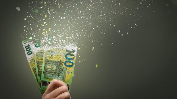 100 Euro bills vanish into thin air