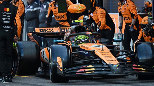 Lando Norris und sein McLaren an der Box in Monte Carlo.