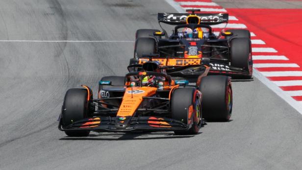 Im Bild Oscar Piastri vor Max Verstappen