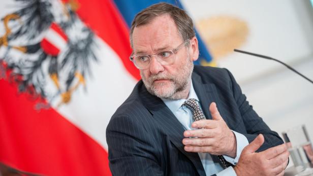MINISTERRAT - PRESSEFOYER: SCHELLHORN