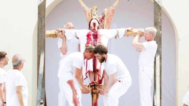 AUFFÜHRUNG "6-TAGE-SPIEL" VON HERMANN NITSCH