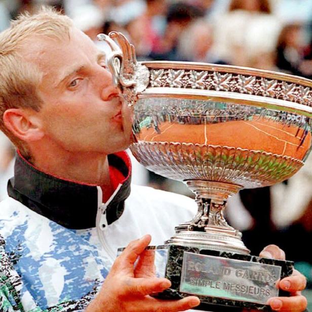 ARCHIVBILD / TENNIS: MUSTER GEWINNT FRENCH OPEN 1995